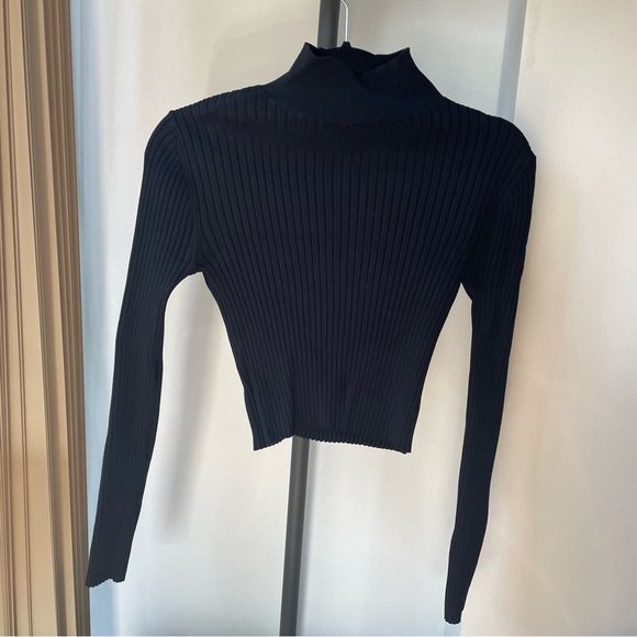 Black cropped turtleneck - Picture 3 of 4